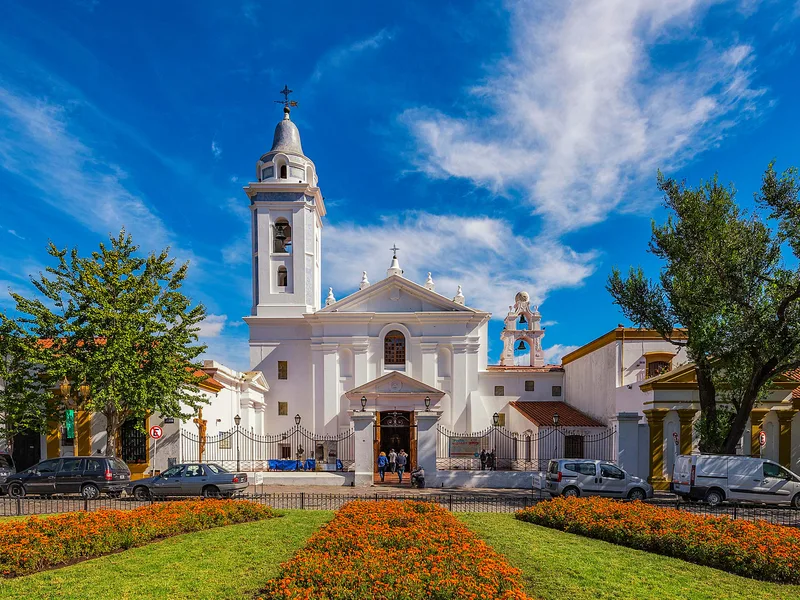 Basílica Nuestra Señora del Pilar next to Recoleta Cemetery
